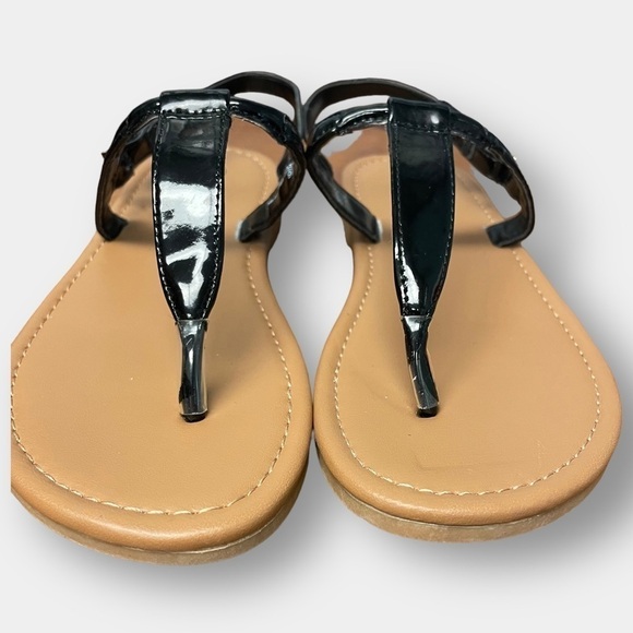 NEW Smart Fit T Strap Sandal Black Faux Patent Leather Girl's Size 1 - Picture 2 of 7